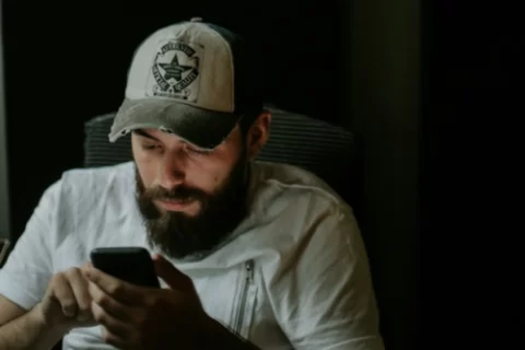 Aplicativos que tiram foto de quem errou a senha do celular