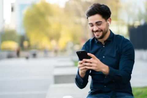 Aplicativo gratuito para colocar créditos no celular ( Imagem: Freepik)