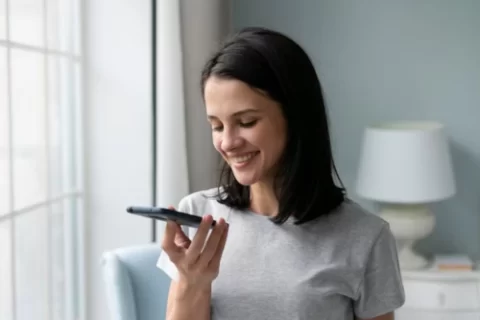 Deixe seu áudio com voz de famosos - Melhores apps! ( Imagem: Freepik)