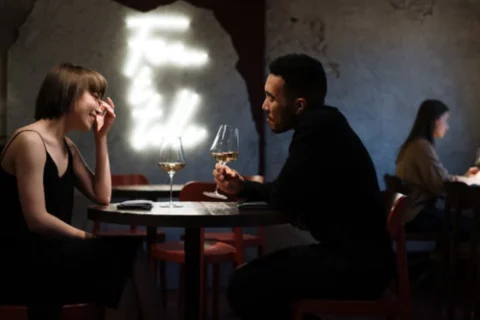 Como encontrar um namorado pelo celular? Veja como